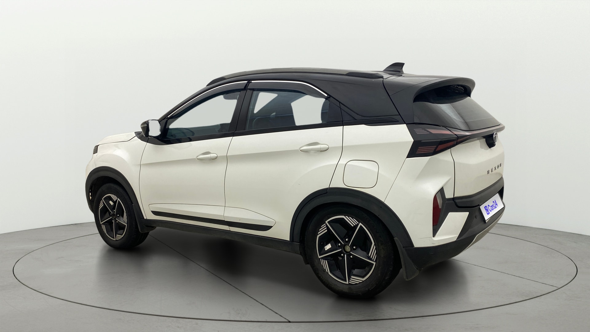 View 2024 Tata Nexon Revotron XE Image 2 Used 2024 Tata Nexon Revotron XE Image 2