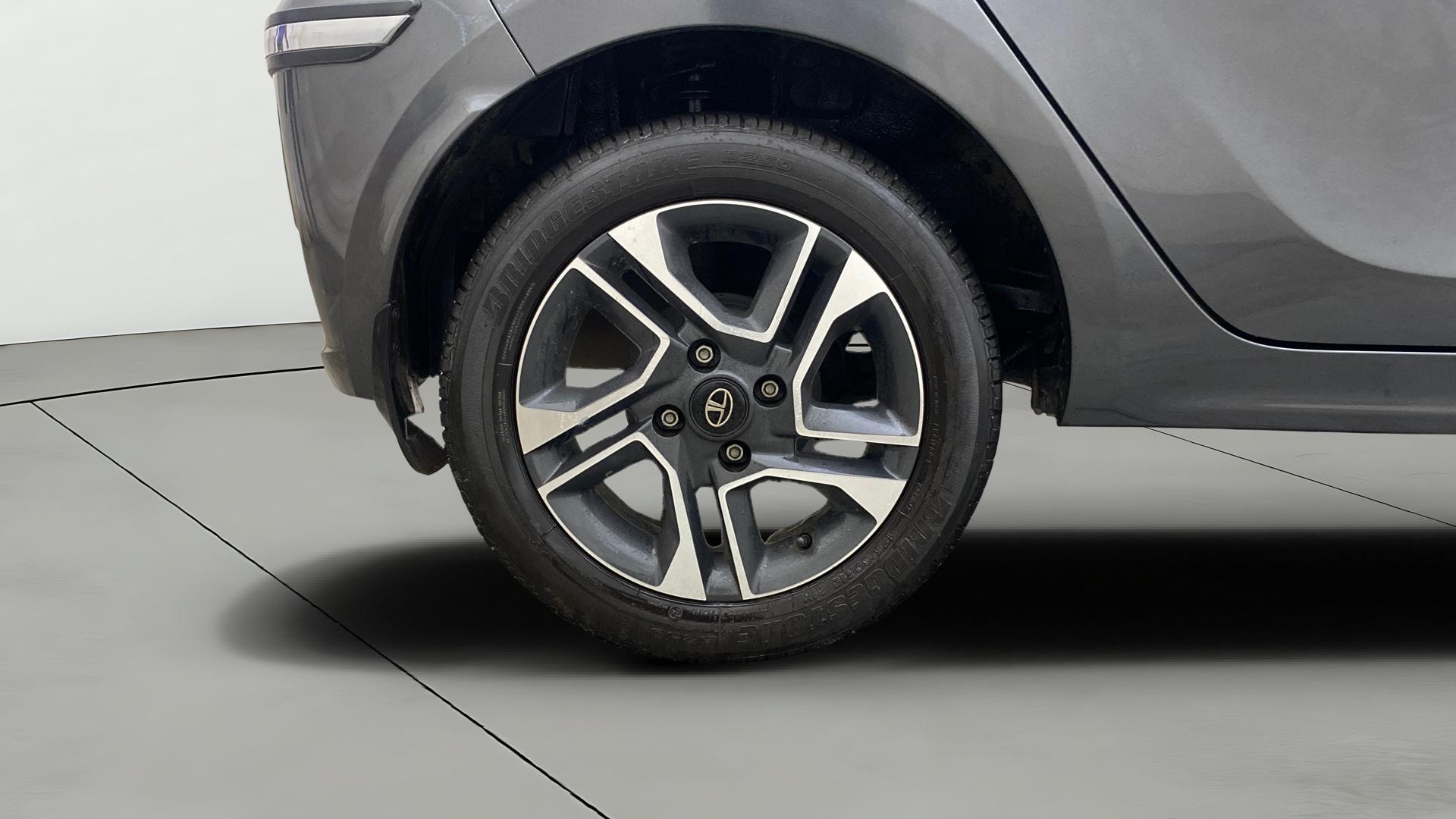 View 2024 Tata Tiago Revotorq XB Image 34 Used 2024 Tata Tiago Revotorq XB Image 34