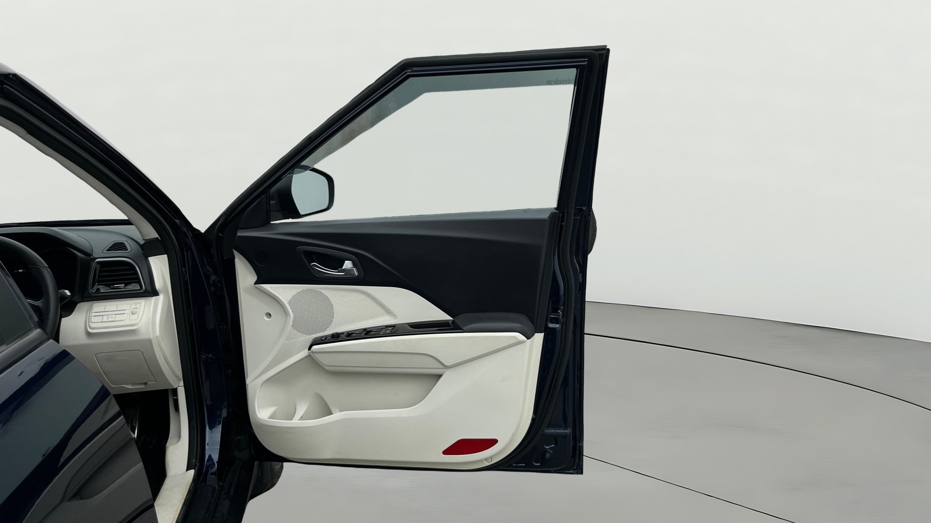View 2024 Mahindra XUV 3XO AX5L 1.2 TGDi Image 48 Used 2024 Mahindra XUV 3XO AX5L 1.2 TGDi Image 48