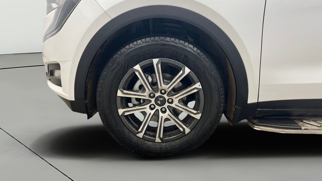 View Mahindra XUV700 Image 36 Used Mahindra XUV700 Image 36