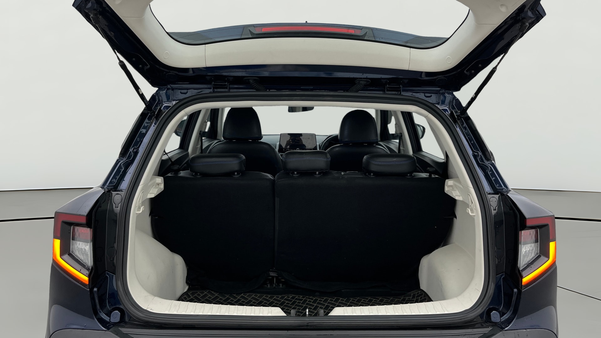 View 2024 Mahindra XUV 3XO AX5L 1.2 TGDi Image 42 Used 2024 Mahindra XUV 3XO AX5L 1.2 TGDi Image 42