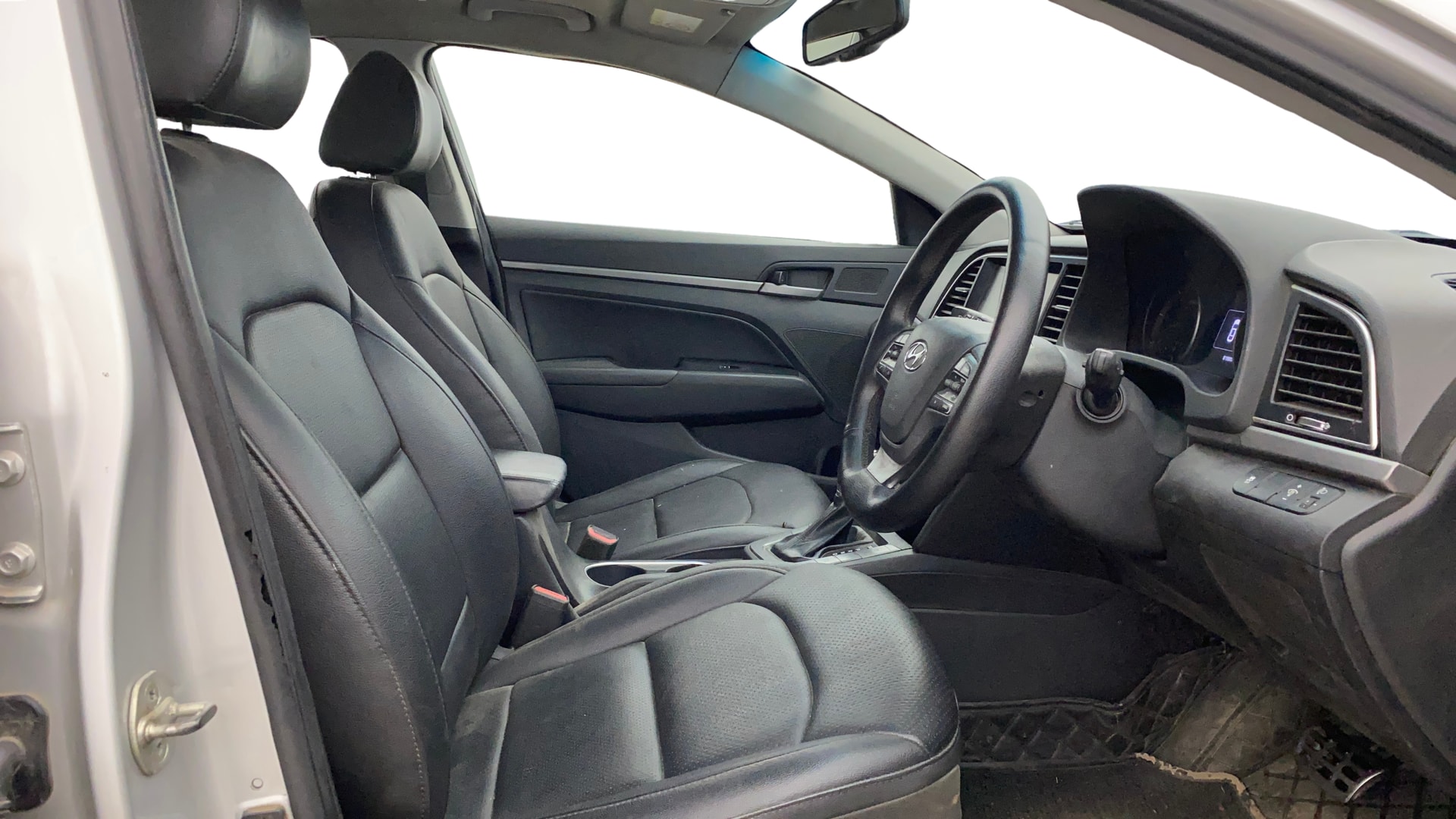 View 2018 Hyundai Elantra 1.6 CRDi S Image 18 Used 2018 Hyundai Elantra 1.6 CRDi S Image 18