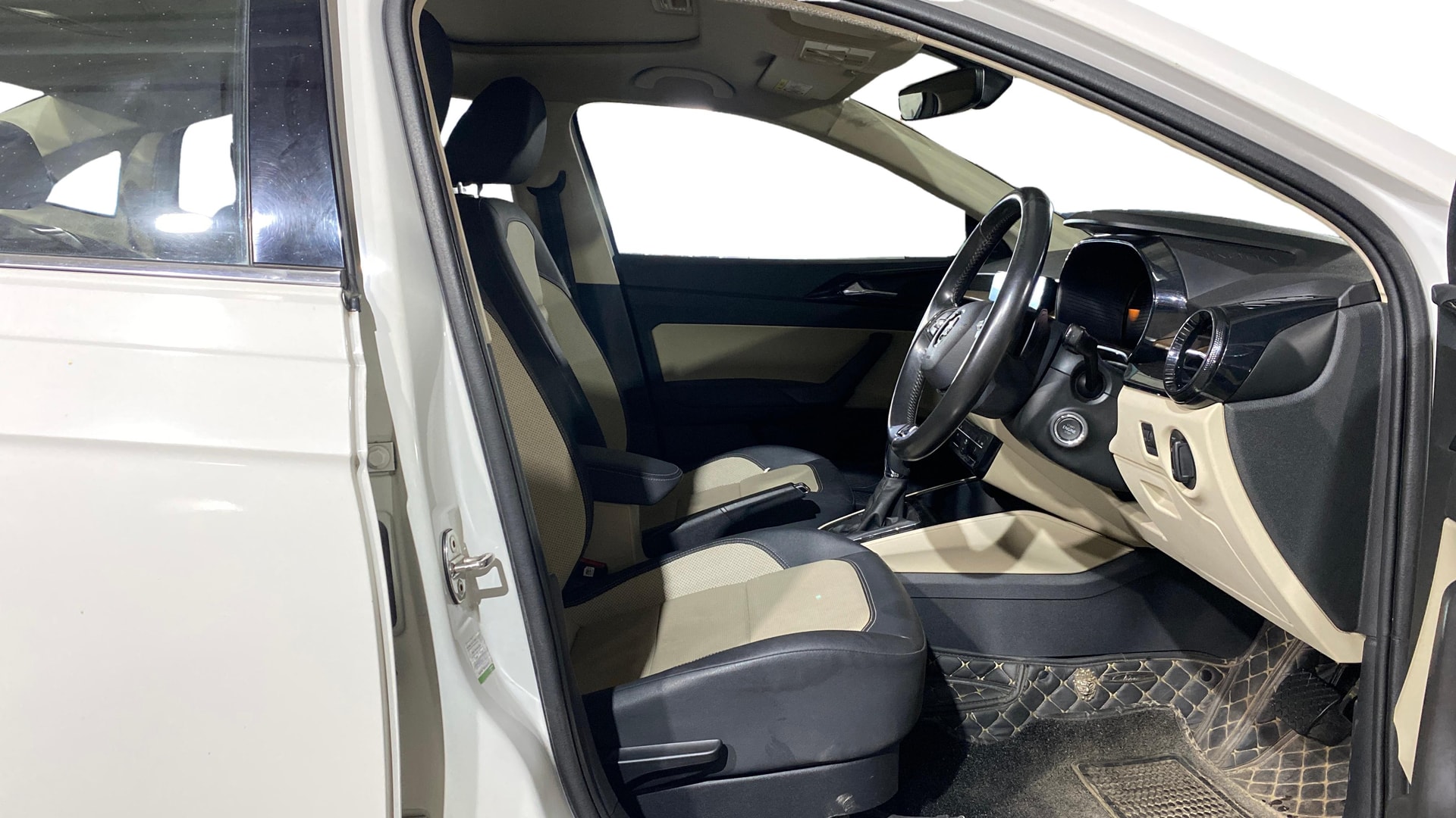 View 2023 Skoda Slavia Style 1.0 TSI AT Image 27 Used 2023 Skoda Slavia Style 1.0 TSI AT Image 27