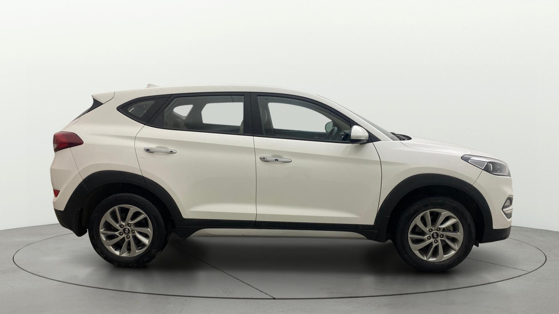 View 2018 Hyundai Tucson Nu 2.0 6-Speed Manual Base BS IV Image 8 Used 2018 Hyundai Tucson Nu 2.0 6-Speed Manual Base BS IV Image 8