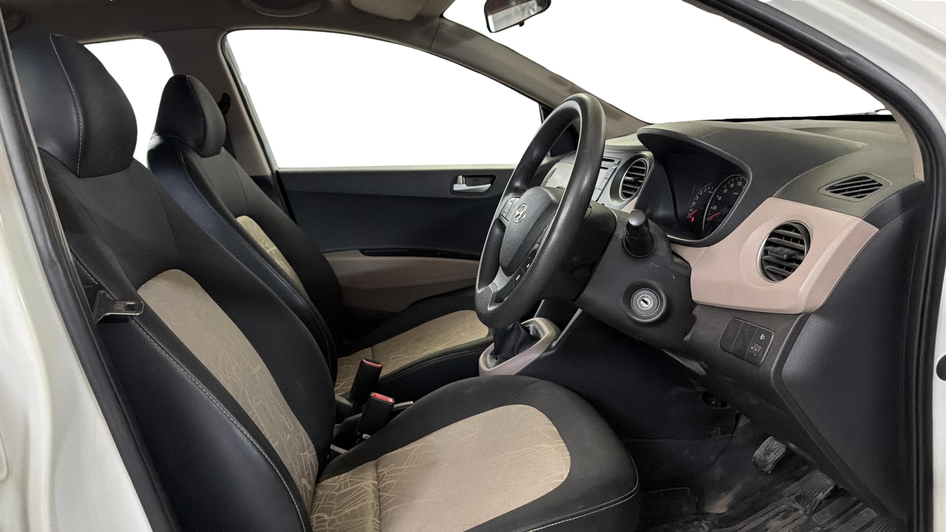 View 2016 Hyundai Grand i10 Sportz 1.2 Kappa Image 25 Used 2016 Hyundai Grand i10 Sportz 1.2 Kappa Image 25