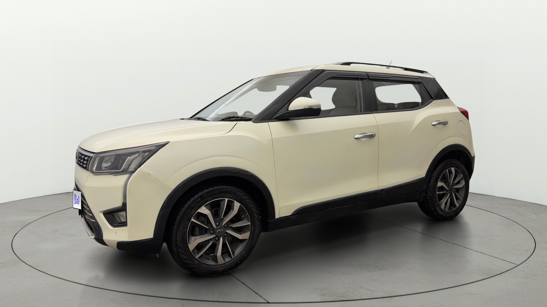 View 2019 Mahindra XUV300 W4 Petrol BS IV Image 37 Used 2019 Mahindra XUV300 W4 Petrol BS IV Image 37