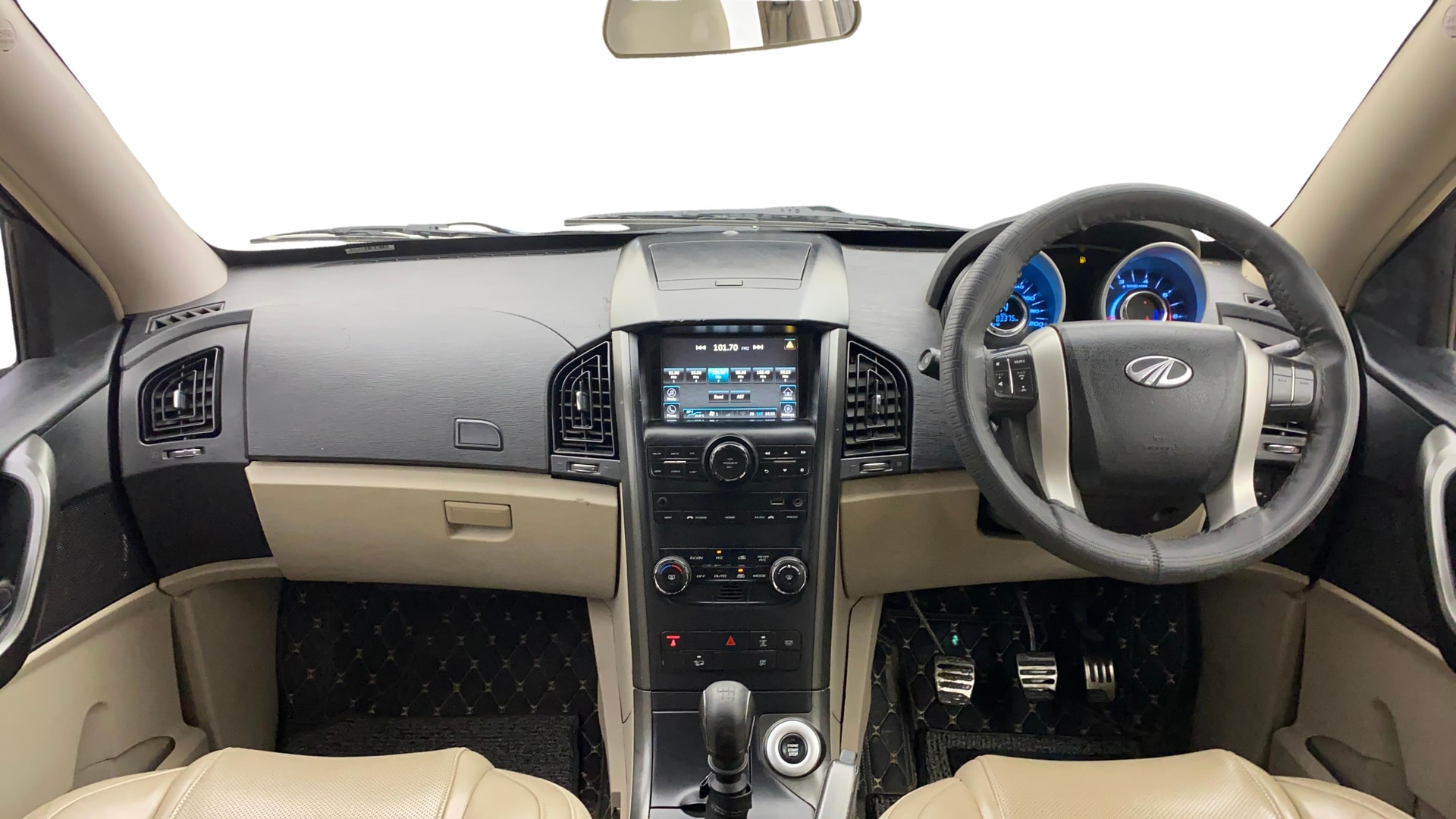 View 2017 Mahindra XUV500 W10 FWD Image 32 Used 2017 Mahindra XUV500 W10 FWD Image 32