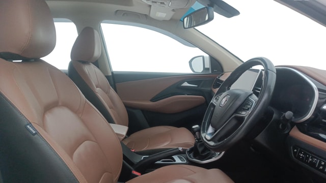 View MG Hector Plus Image 19 Used MG Hector Plus Image 19