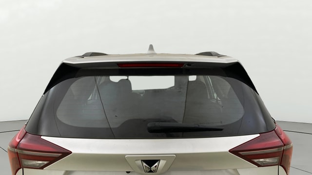 View Mahindra XUV700 Image 4 Used Mahindra XUV700 Image 4
