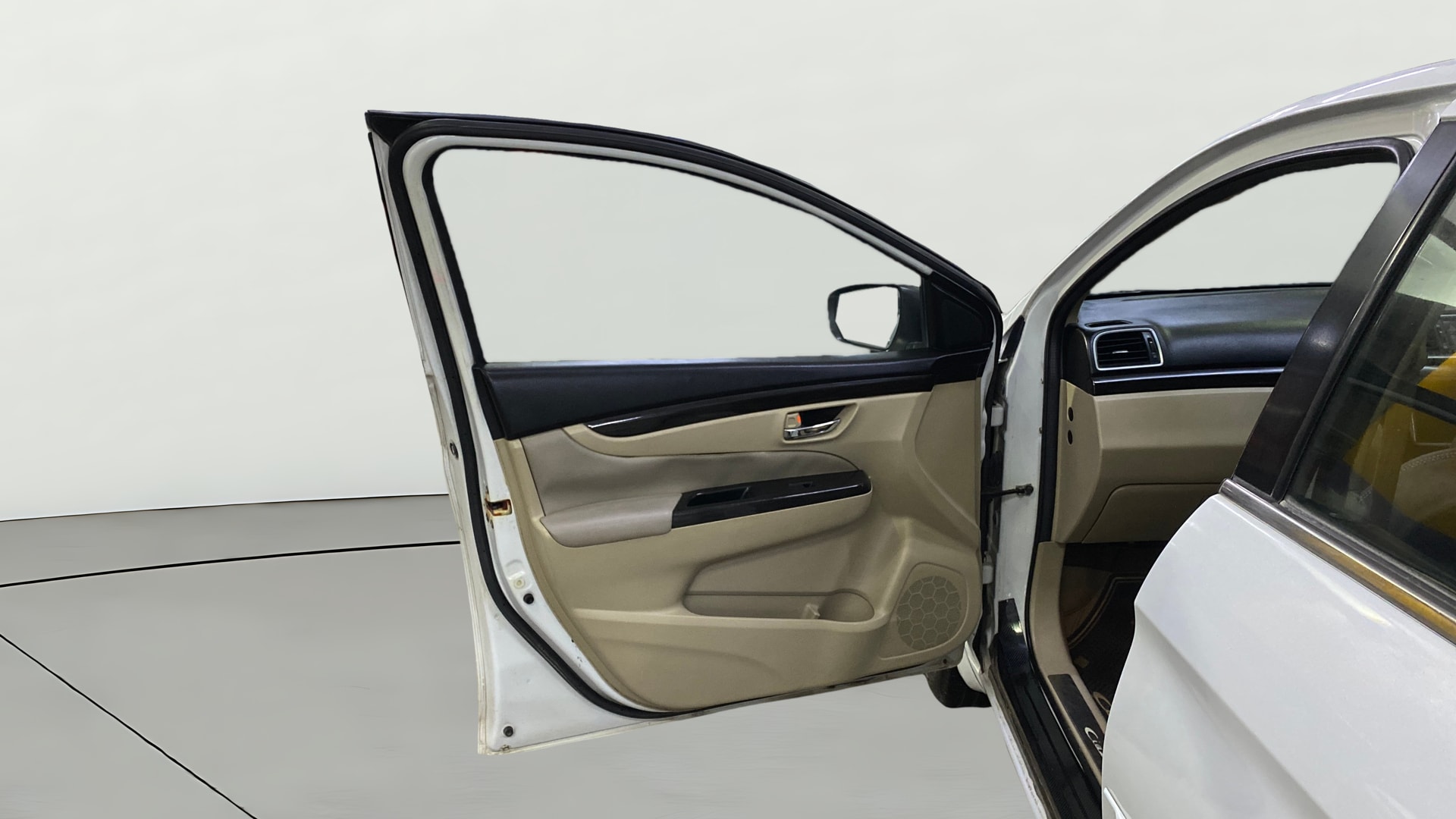 View 2015 Maruti Suzuki 1000 Base Variant Image 31 Used 2015 Maruti Suzuki 1000 Base Variant Image 31