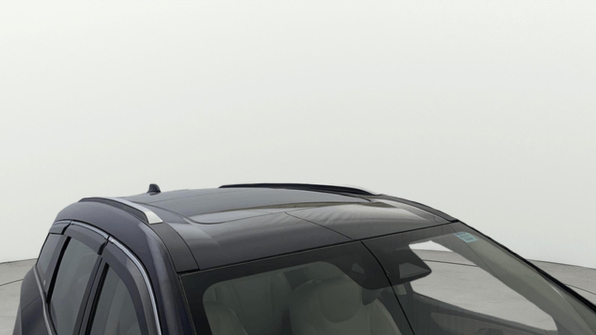View 2023 Mahindra XUV700 MX Petrol 5 STR Image 5 Used 2023 Mahindra XUV700 MX Petrol 5 STR Image 5