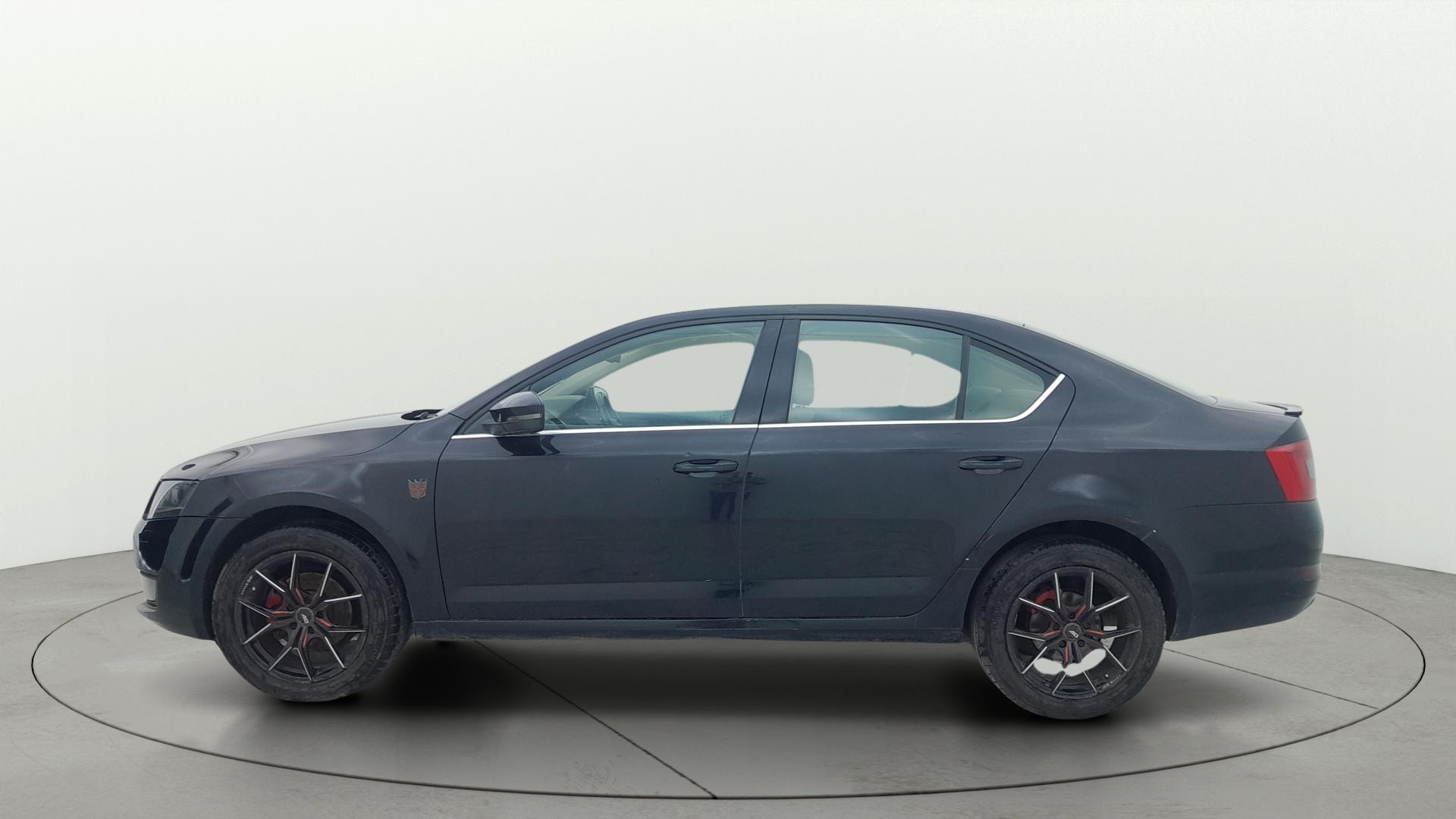 View 2014 Skoda Octavia 2.0 Elegance TDI CR AT Image 5 Used 2014 Skoda Octavia 2.0 Elegance TDI CR AT Image 5