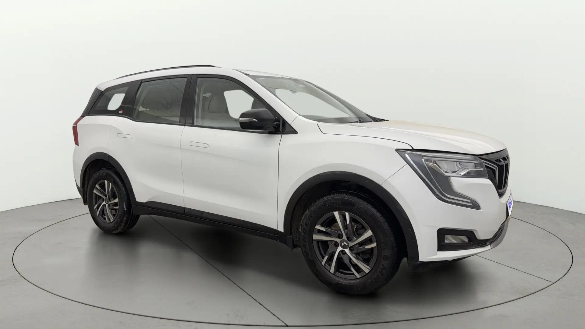 View 2022 Mahindra XUV700 MX Petrol 5 STR Image 14 Used 2022 Mahindra XUV700 MX Petrol 5 STR Image 14