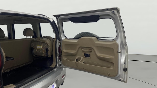 View Mahindra TUV300 Image 16 Used Mahindra TUV300 Image 16