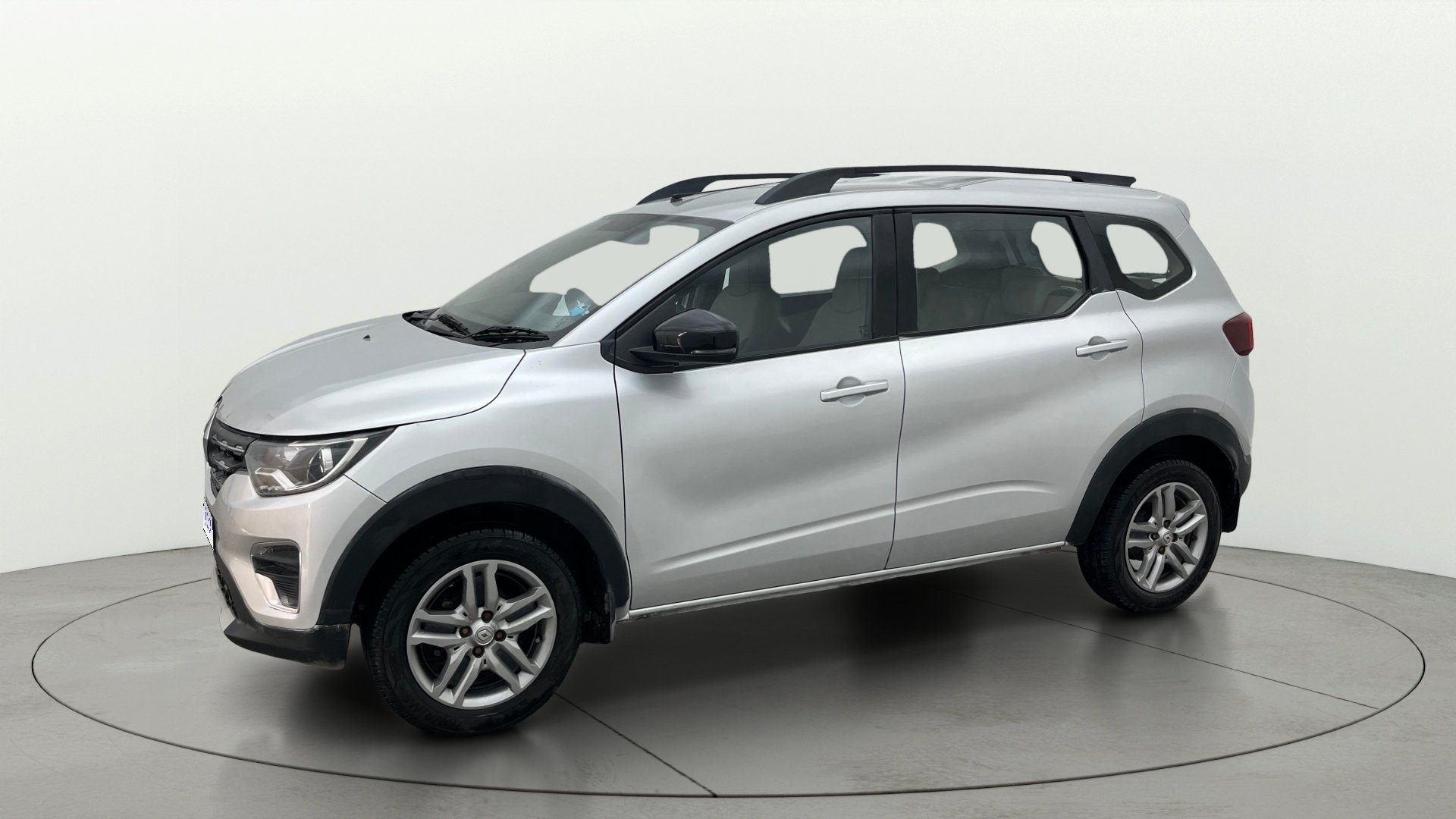 View 2022 Renault Triber RXZ AMT Image 23 Used 2022 Renault Triber RXZ AMT Image 23