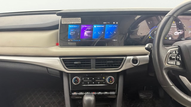 View Mahindra XUV700 Image 34 Used Mahindra XUV700 Image 34