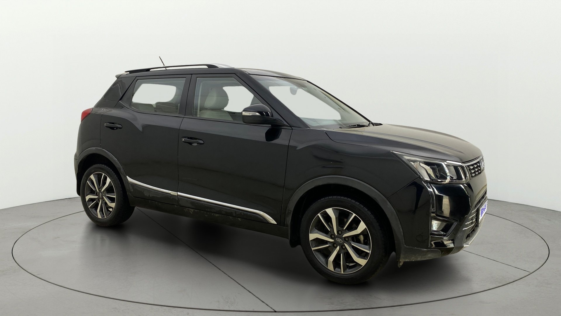 View 2019 Mahindra XUV300 W4 Petrol BS IV Image 23 Used 2019 Mahindra XUV300 W4 Petrol BS IV Image 23