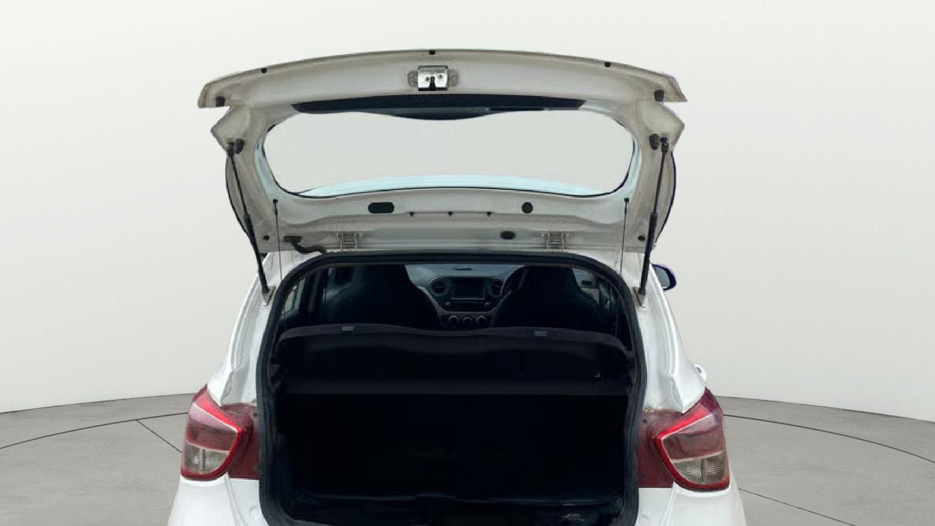 View 2019 Hyundai Grand i10 Sportz 1.2 Kappa Image 16 Used 2019 Hyundai Grand i10 Sportz 1.2 Kappa Image 16