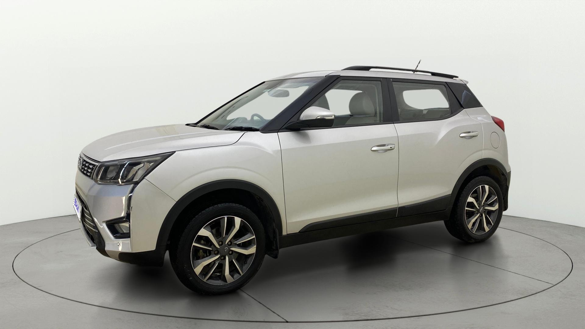 View 2021 Mahindra XUV300 W4 Petrol BS IV Image 22 Used 2021 Mahindra XUV300 W4 Petrol BS IV Image 22