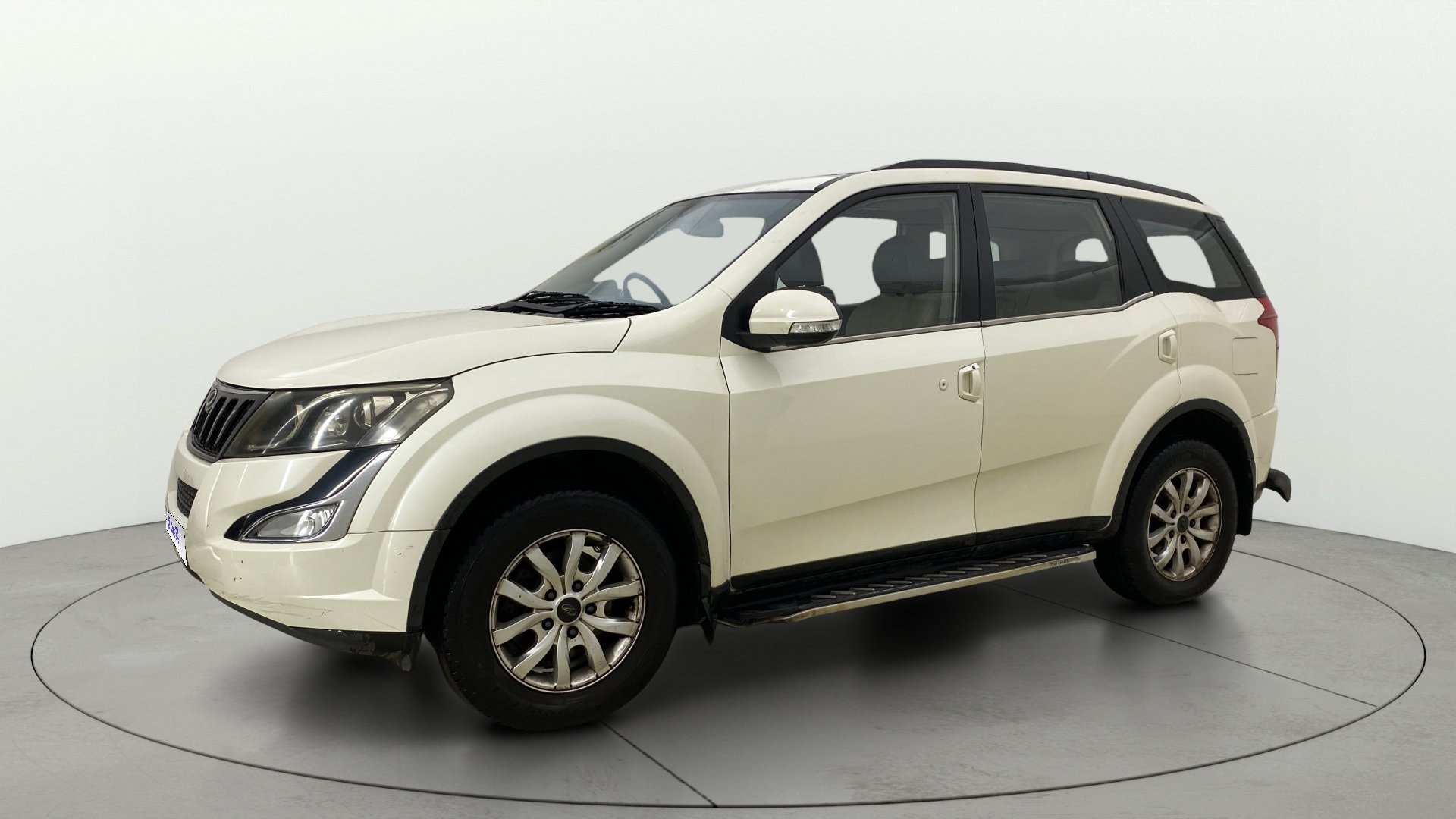 View 2015 Mahindra XUV500 W10 FWD Image 23 Used 2015 Mahindra XUV500 W10 FWD Image 23