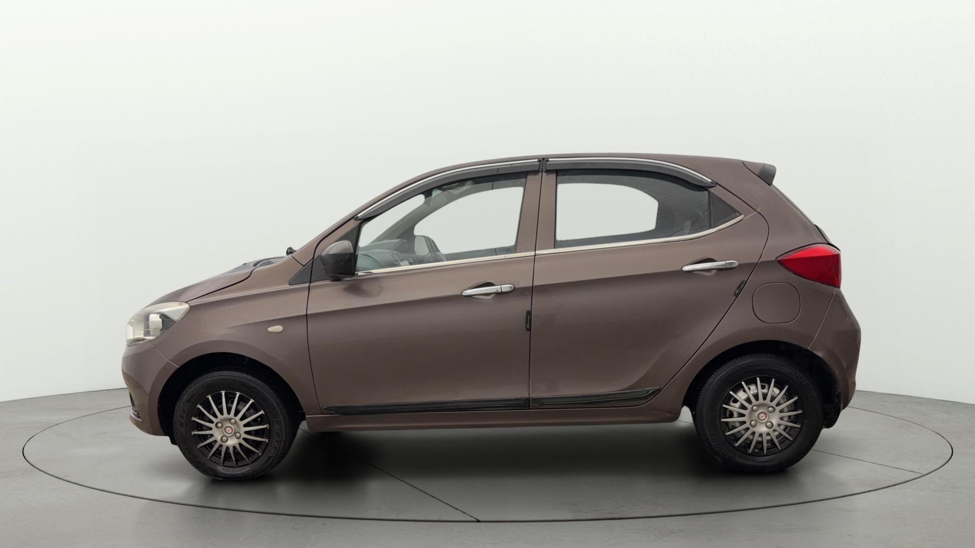 View 2017 Tata Tiago Revotorq XB Image 5 Used 2017 Tata Tiago Revotorq XB Image 5