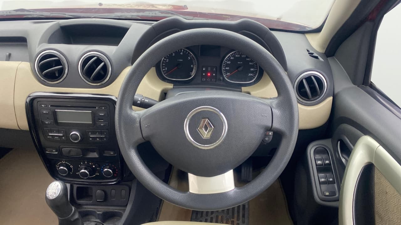View 2014 Renault Duster Diesel 85PS STD Image 20 Used 2014 Renault Duster Diesel 85PS STD Image 20