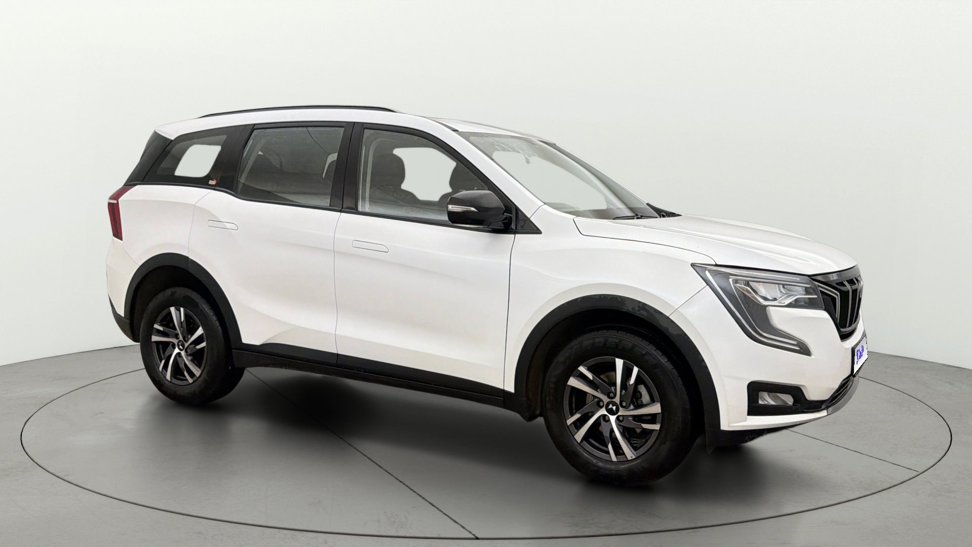 View 2025 Mahindra XUV700 MX Petrol 5 STR Image 39 Used 2025 Mahindra XUV700 MX Petrol 5 STR Image 39