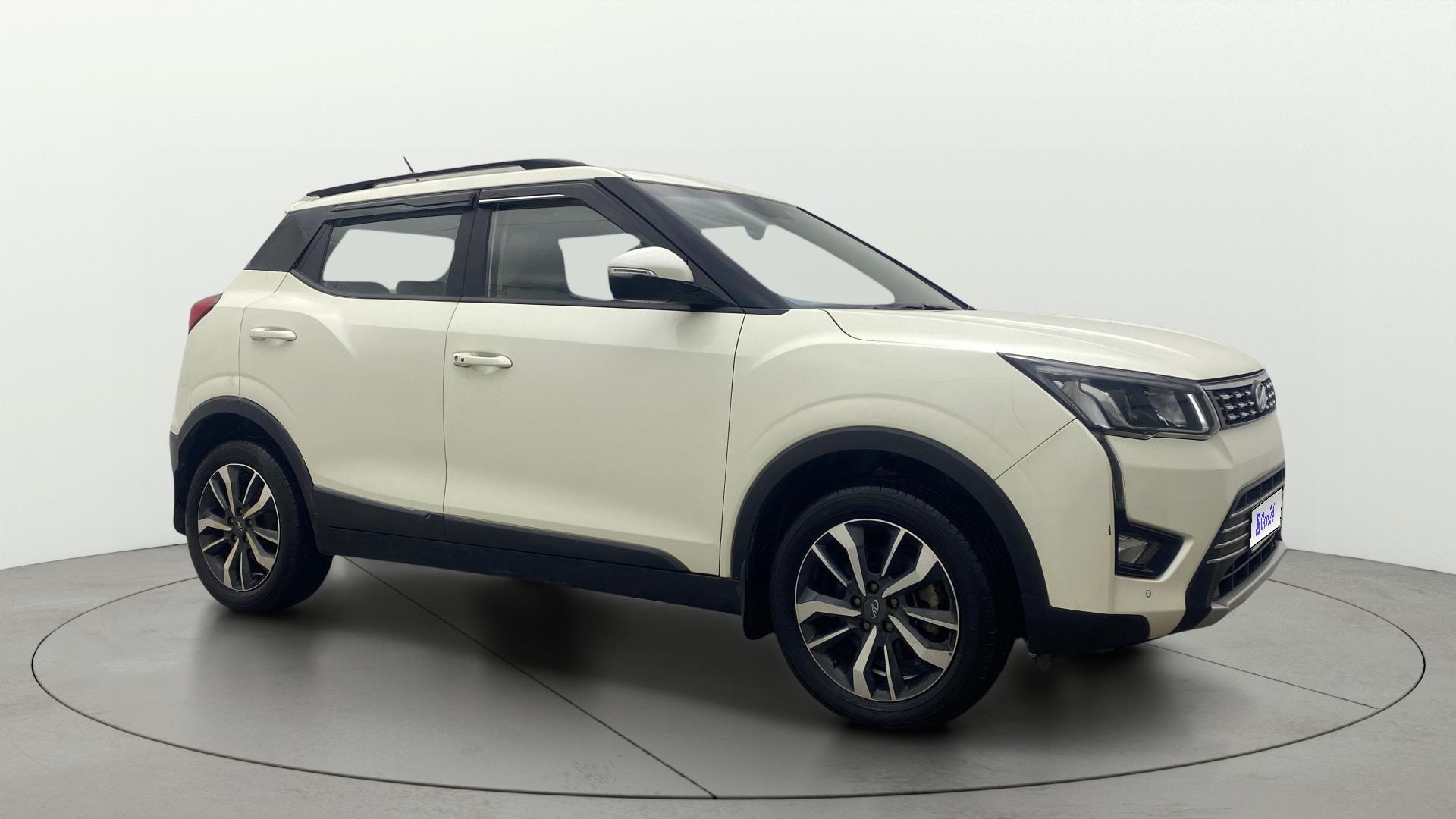 View 2021 Mahindra XUV300 W4 Petrol BS IV Image 14 Used 2021 Mahindra XUV300 W4 Petrol BS IV Image 14