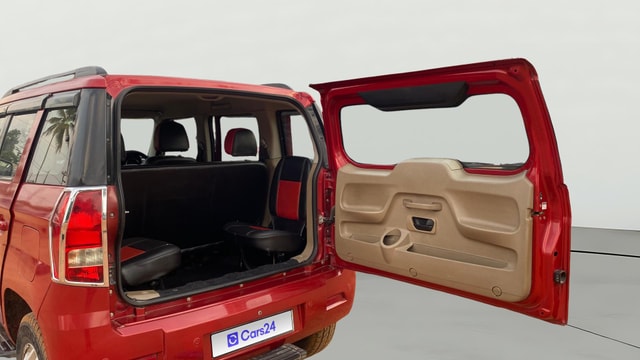 View Mahindra TUV300 Image 16 Used Mahindra TUV300 Image 16
