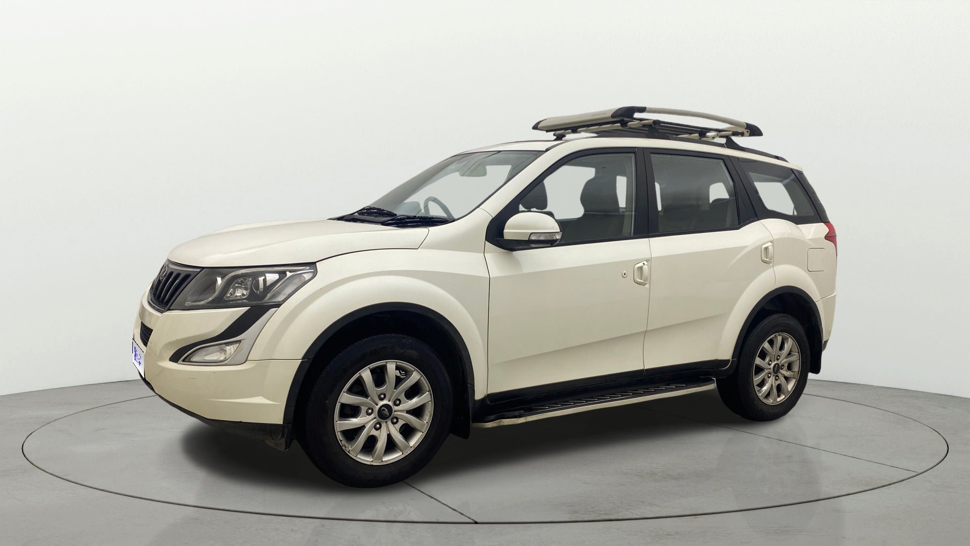 View 2017 Mahindra XUV500 W9 AT Image 23 Used 2017 Mahindra XUV500 W9 AT Image 23