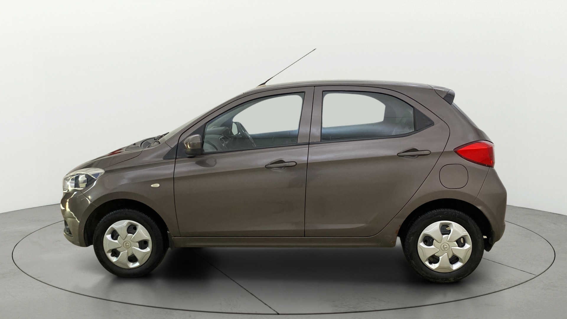 View 2018 Tata Tiago Revotorq XB Image 5 Used 2018 Tata Tiago Revotorq XB Image 5