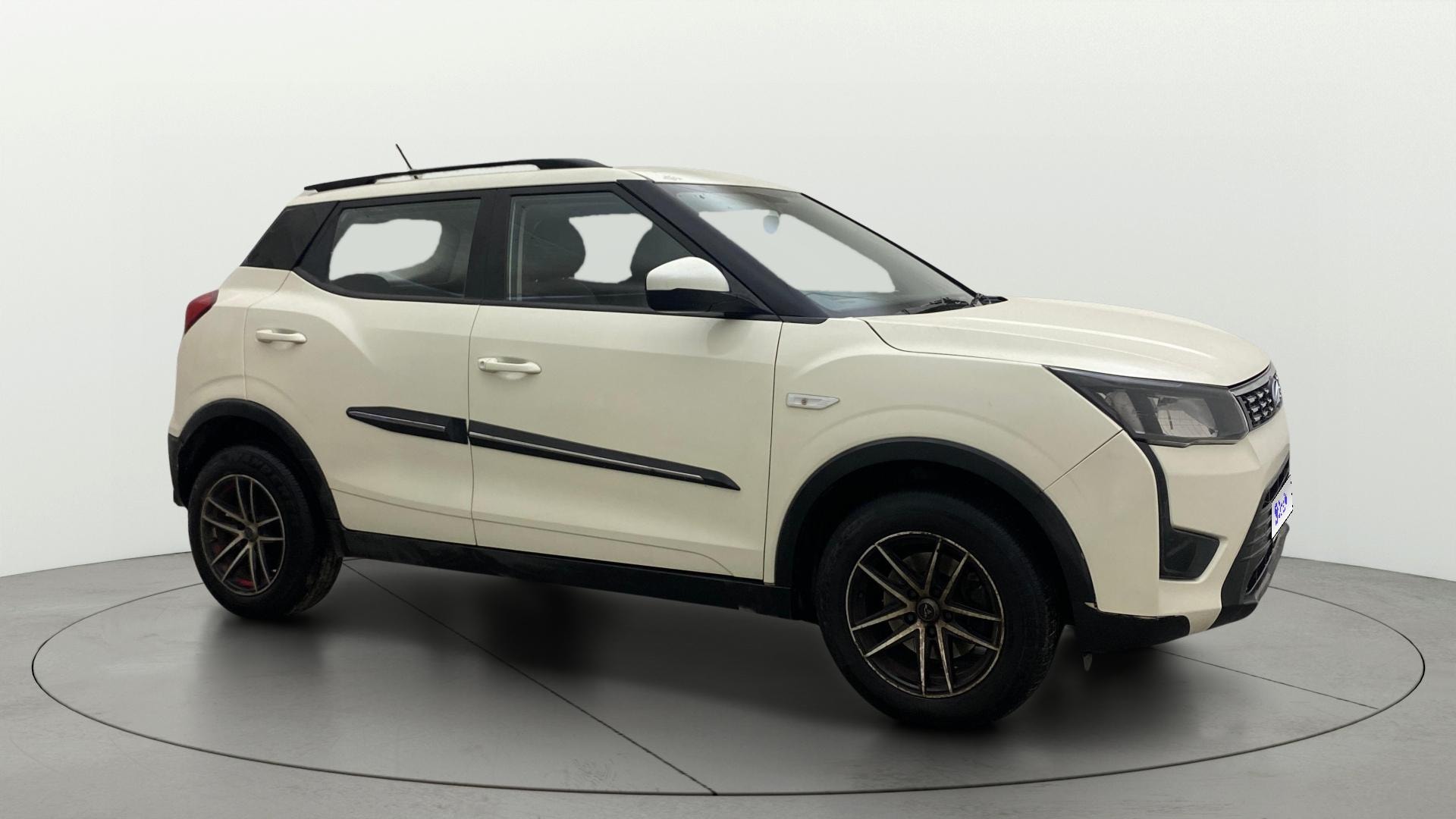 View 2022 Mahindra XUV300 W4 Petrol BS IV Image 21 Used 2022 Mahindra XUV300 W4 Petrol BS IV Image 21