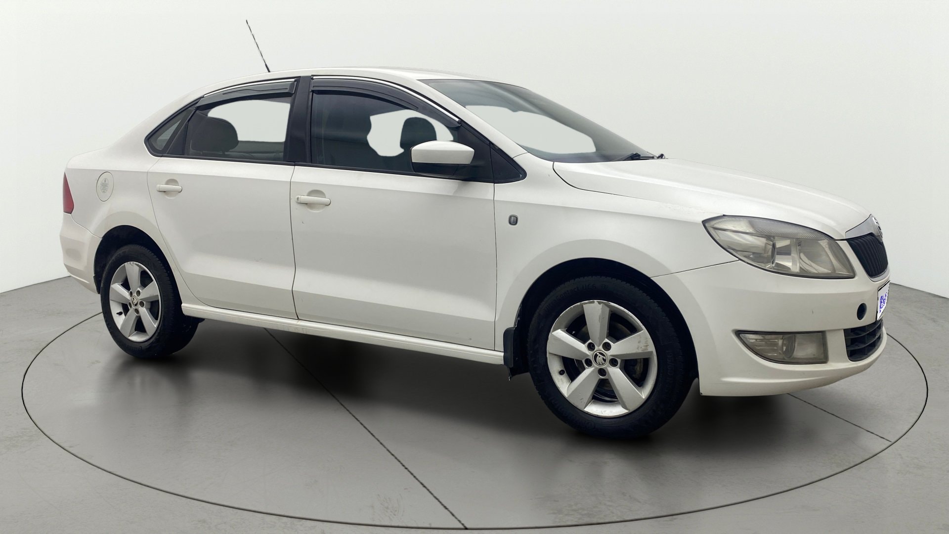 View 2015 Skoda Rapid 1.5 TDI CR Elegance AT Image 36 Used 2015 Skoda Rapid 1.5 TDI CR Elegance AT Image 36