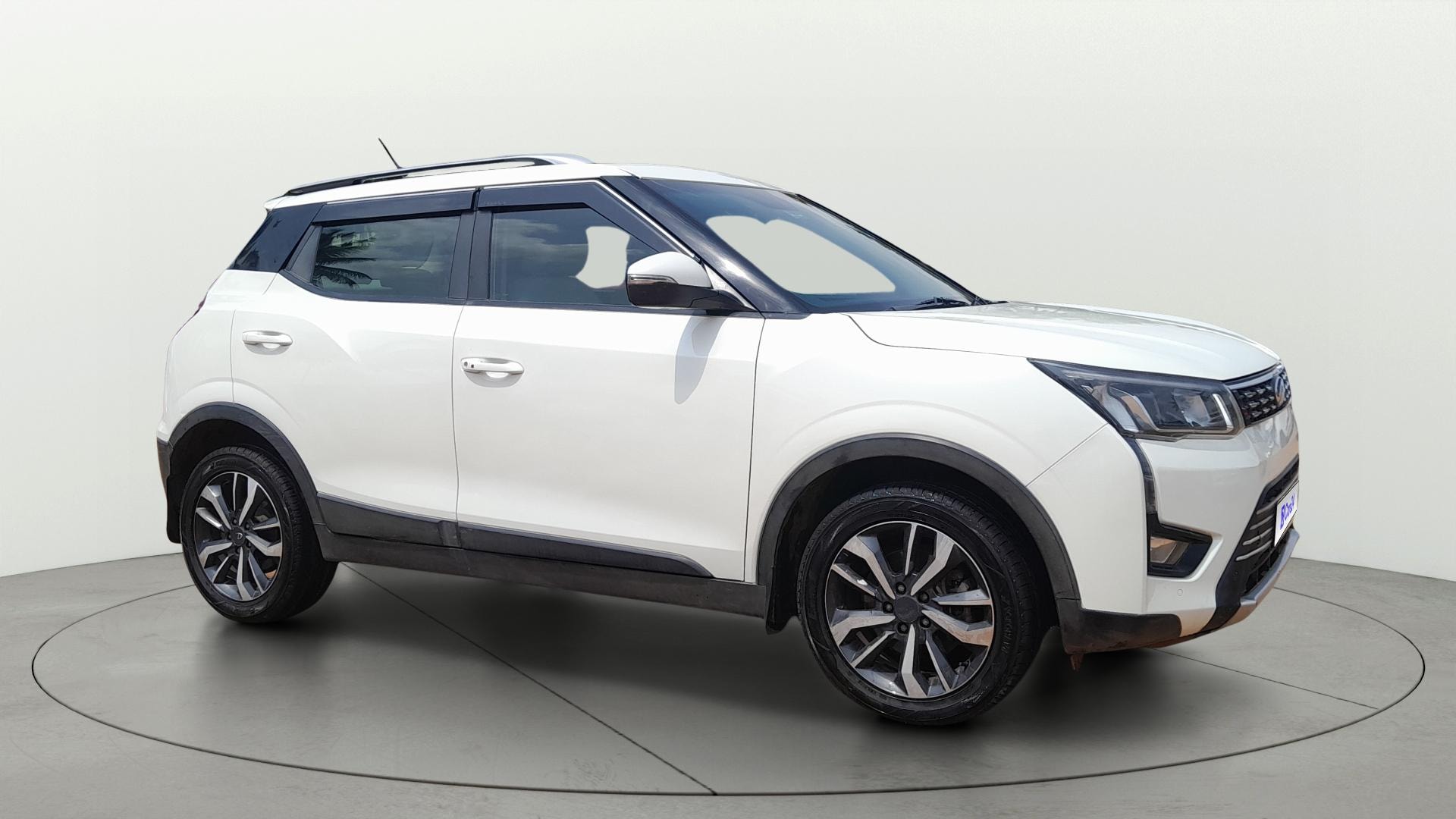 View 2019 Mahindra XUV300 W4 Petrol BS IV Image 23 Used 2019 Mahindra XUV300 W4 Petrol BS IV Image 23