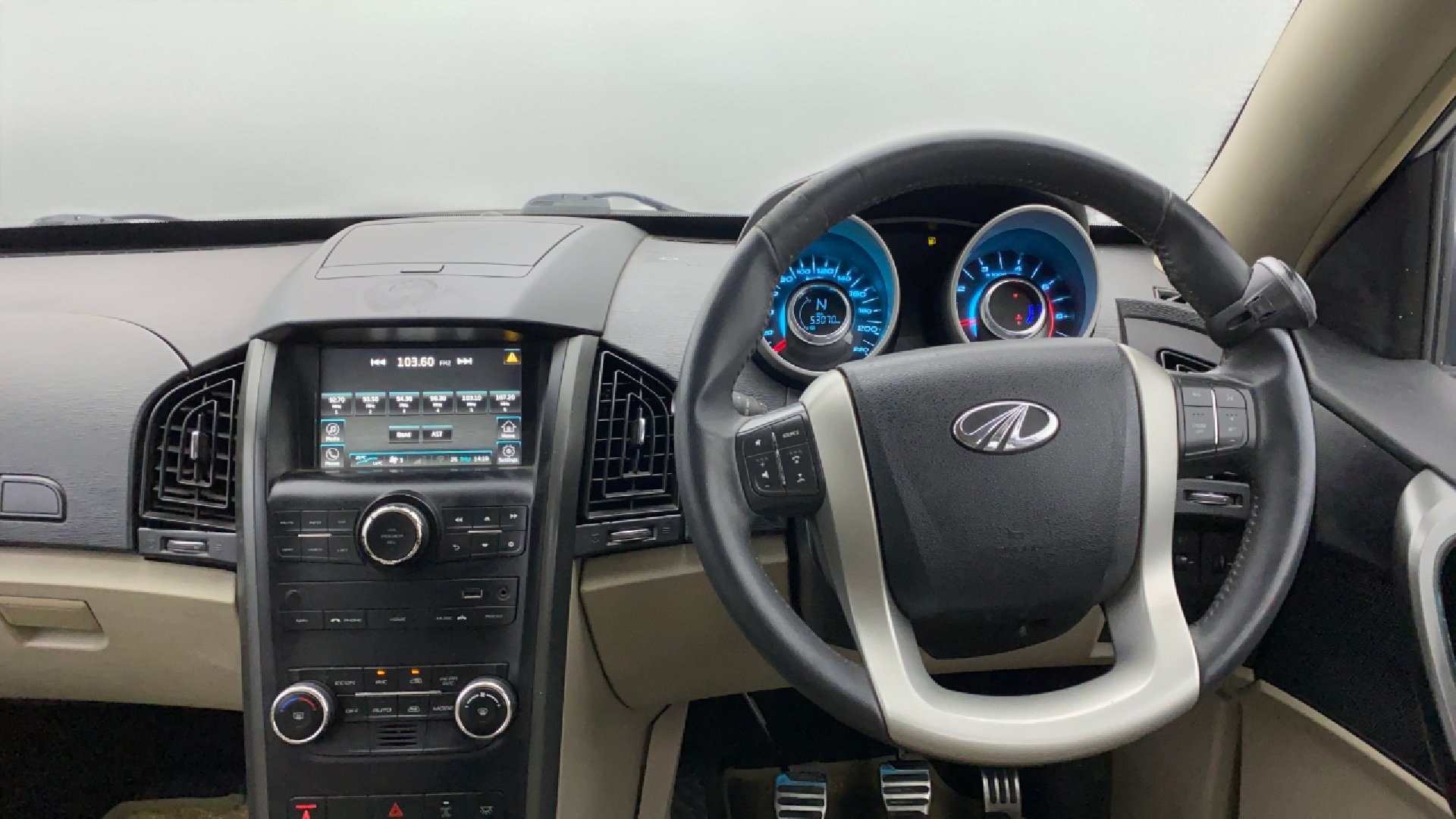 View 2016 Mahindra XUV500 W10 1.99-Litre Image 14 Used 2016 Mahindra XUV500 W10 1.99-Litre Image 14