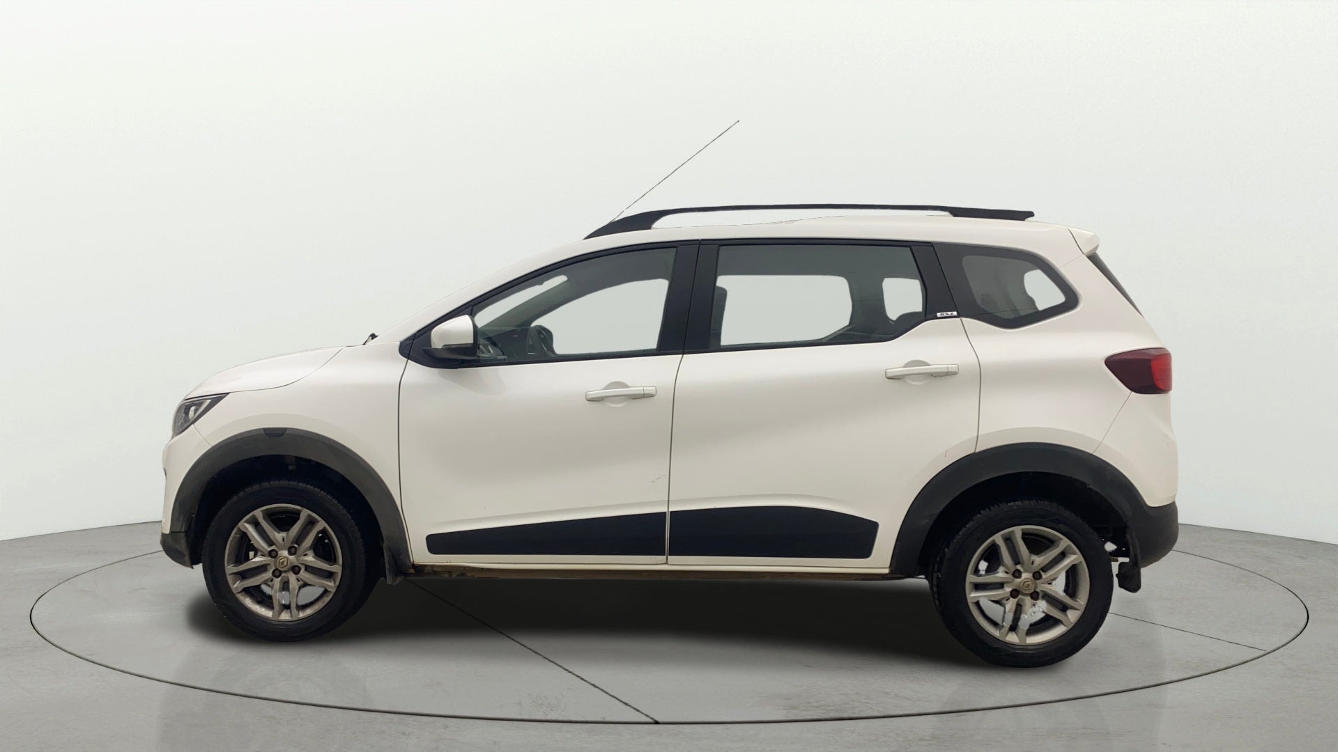 View 2021 Renault Triber RXZ AMT Image 27 Used 2021 Renault Triber RXZ AMT Image 27