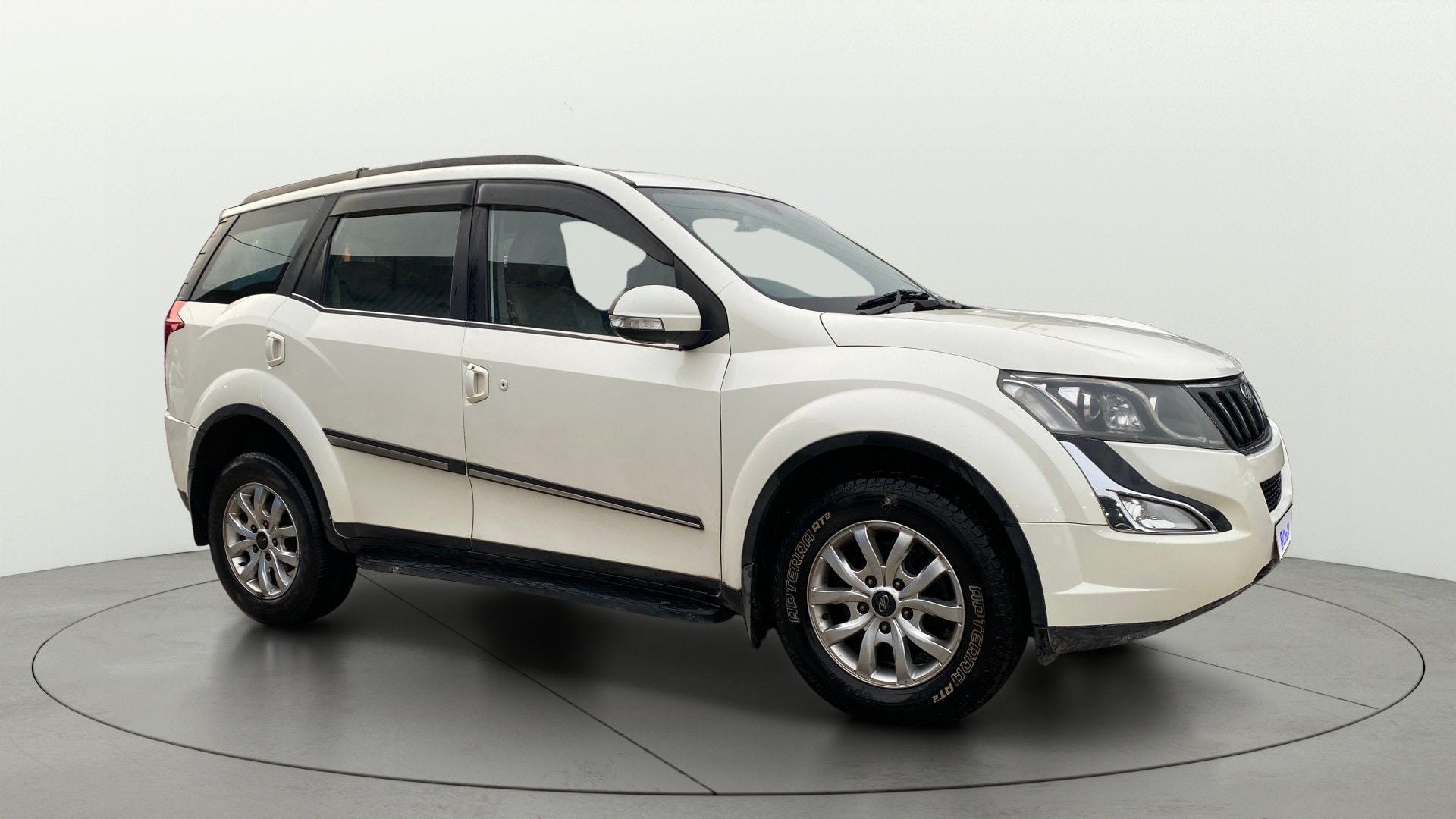 View 2018 Mahindra XUV500 W10 FWD Image 23 Used 2018 Mahindra XUV500 W10 FWD Image 23