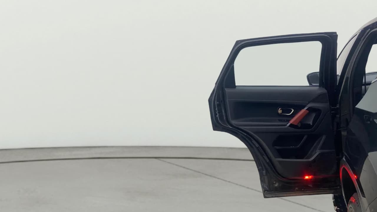 View 2024 Tata Harrier XZ plus Red Dark Edition Image 15 Used 2024 Tata Harrier XZ plus Red Dark Edition Image 15