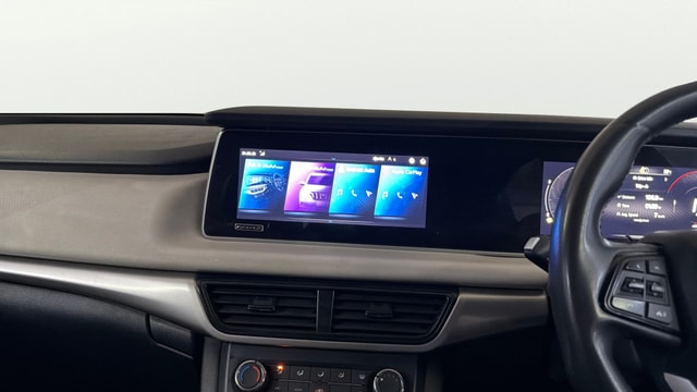 View Mahindra XUV700 Image 17 Used Mahindra XUV700 Image 17