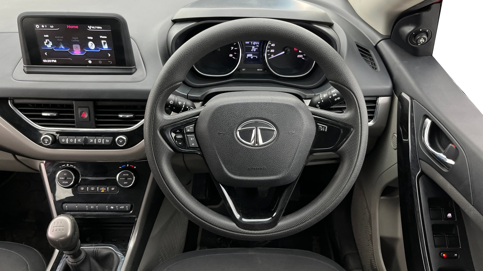 View 2019 Tata Nexon Revotorq XZ Plus Dual Tone Image 21 Used 2019 Tata Nexon Revotorq XZ Plus Dual Tone Image 21