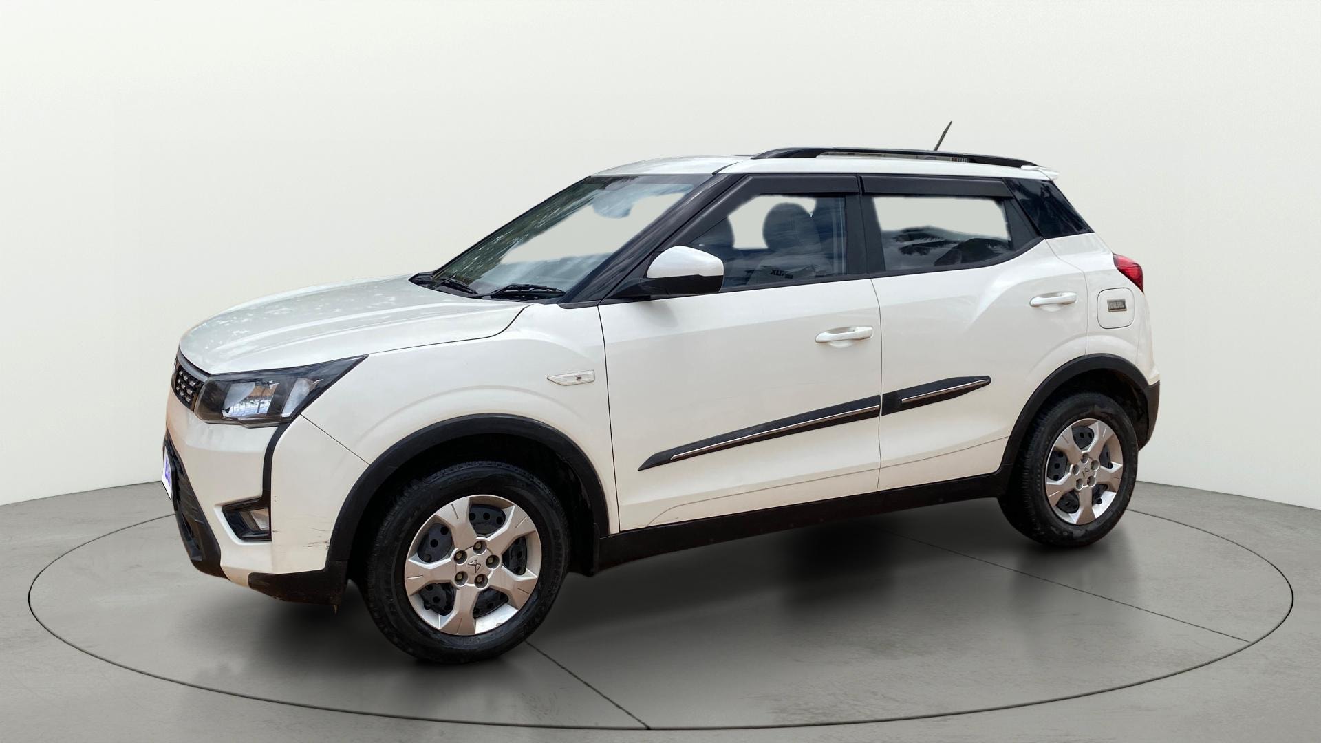 View 2023 Mahindra XUV300 W4 Petrol BS IV Image 35 Used 2023 Mahindra XUV300 W4 Petrol BS IV Image 35