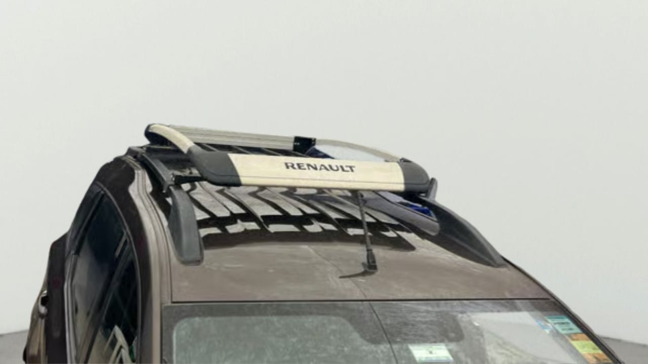 View 2022 Renault Triber RXZ AMT Image 4 Used 2022 Renault Triber RXZ AMT Image 4