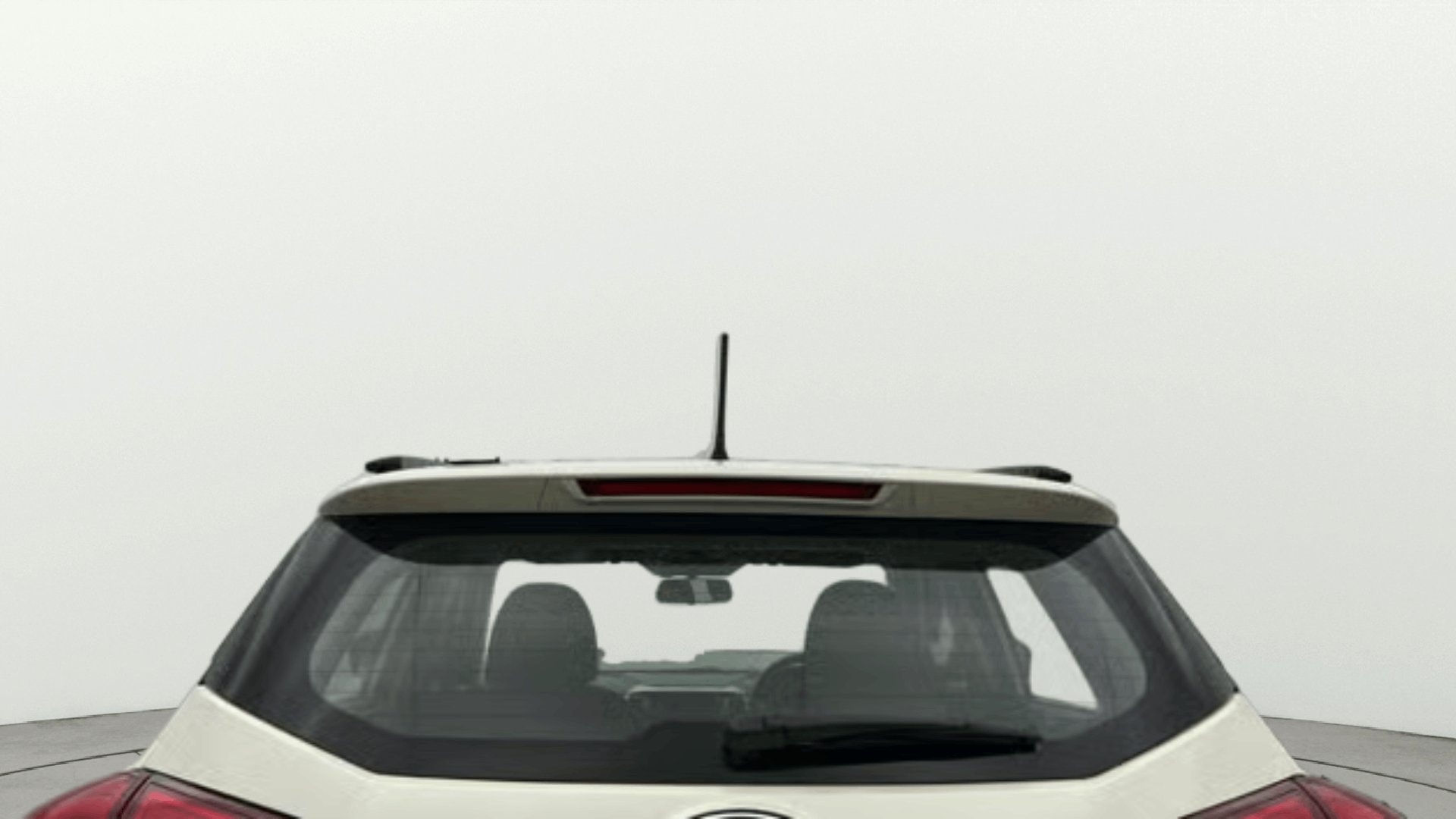 View 2022 Mahindra XUV300 W4 Petrol BS IV Image 4 Used 2022 Mahindra XUV300 W4 Petrol BS IV Image 4