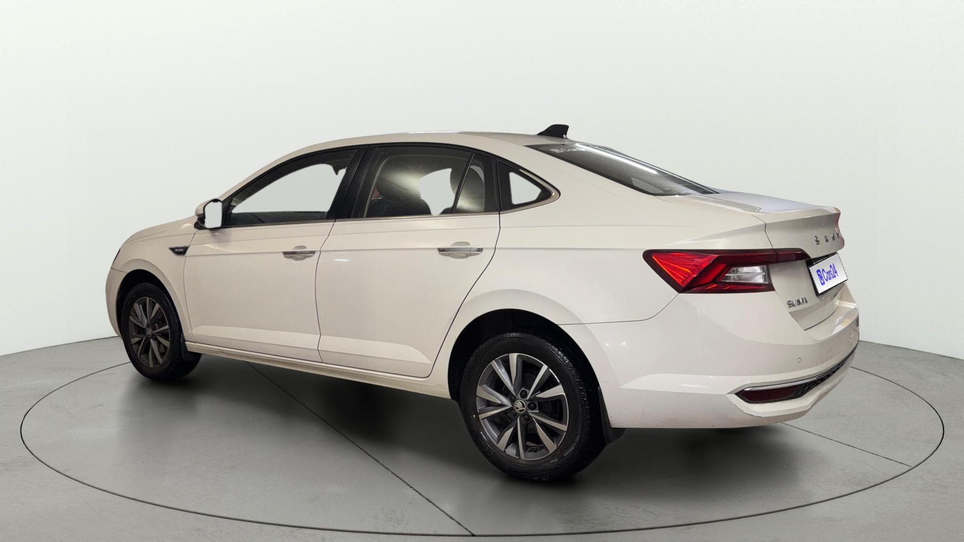 View 2022 Skoda Slavia Style 1.0 TSI MT Image 2 Used 2022 Skoda Slavia Style 1.0 TSI MT Image 2