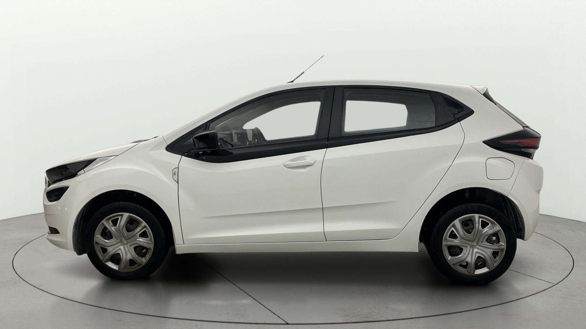 View 2022 Tata Altroz XM Plus Petrol Image 5 Used 2022 Tata Altroz XM Plus Petrol Image 5