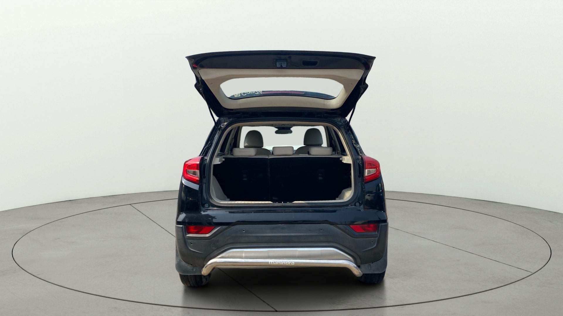 View 2019 Mahindra XUV300 W4 Petrol BS IV Image 17 Used 2019 Mahindra XUV300 W4 Petrol BS IV Image 17