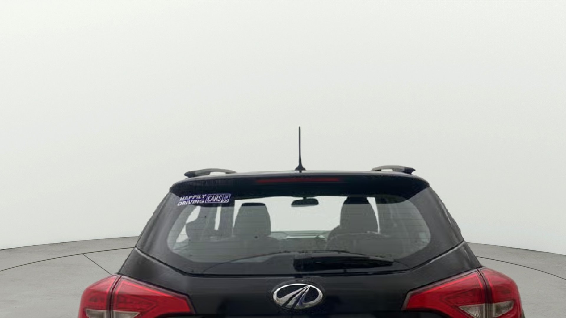 View 2020 Mahindra XUV300 W4 Petrol BS IV Image 4 Used 2020 Mahindra XUV300 W4 Petrol BS IV Image 4