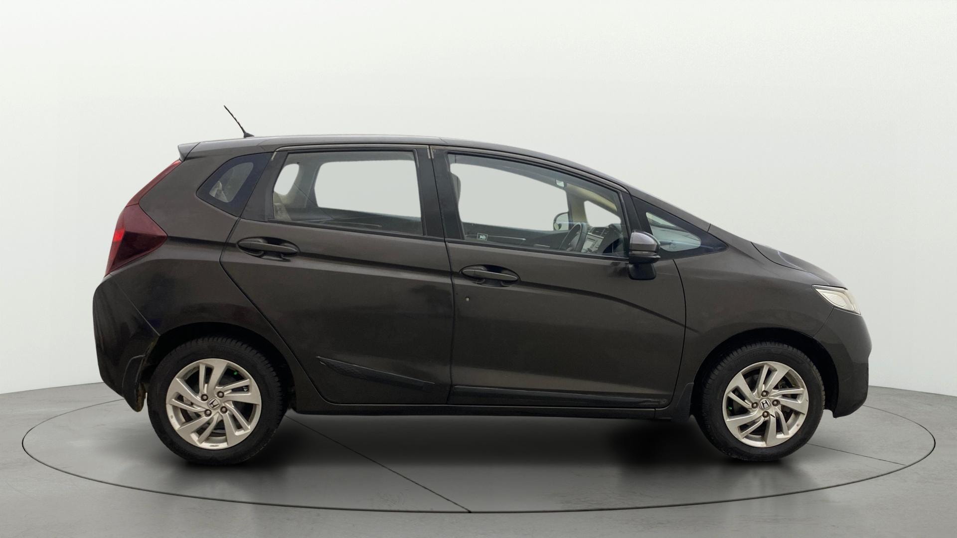 View 2016 Honda Jazz E MT Diesel Image 8 Used 2016 Honda Jazz E MT Diesel Image 8