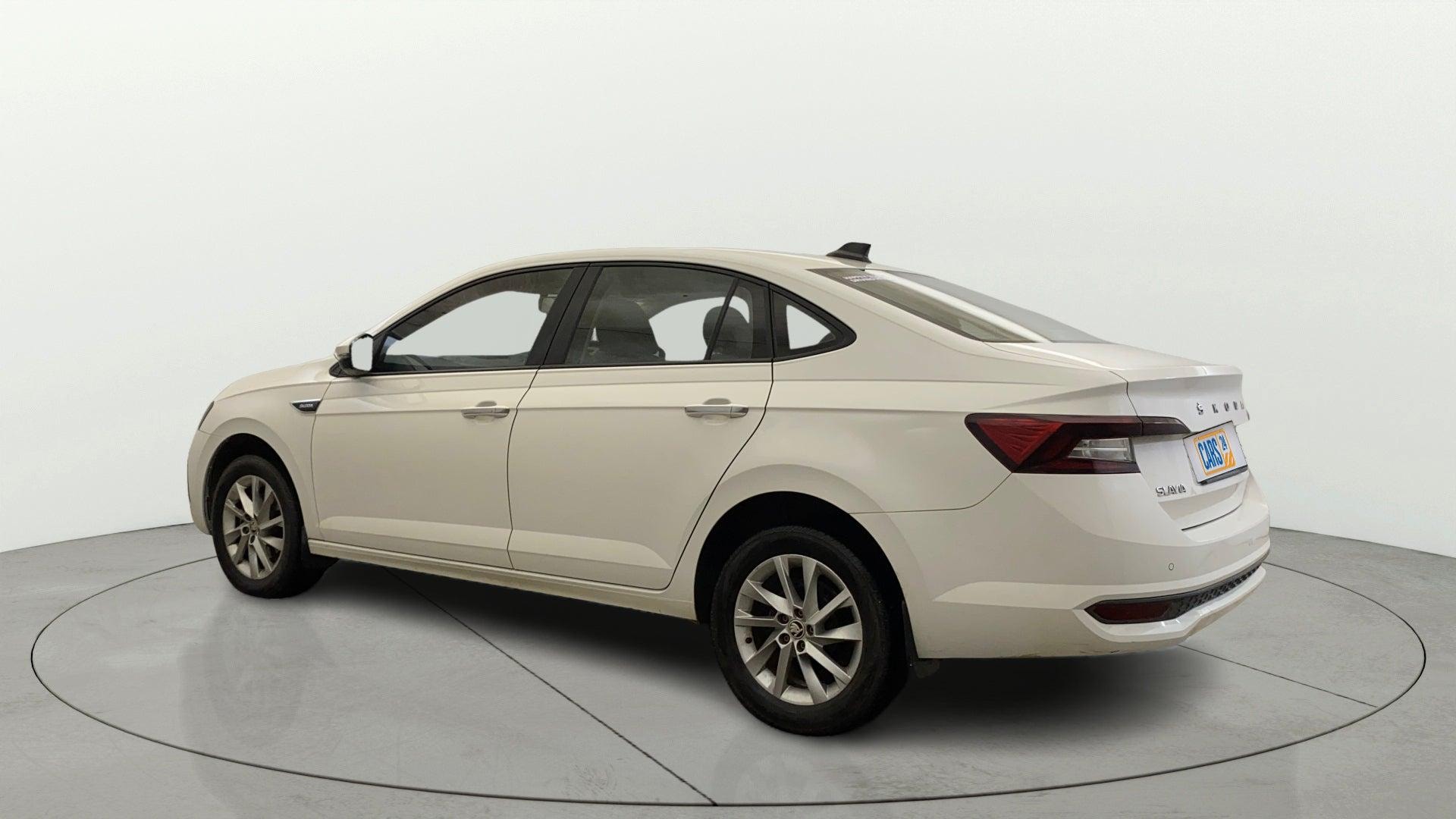 View 2022 Skoda Slavia Ambition 1.0 TSI MT Image 2 Used 2022 Skoda Slavia Ambition 1.0 TSI MT Image 2