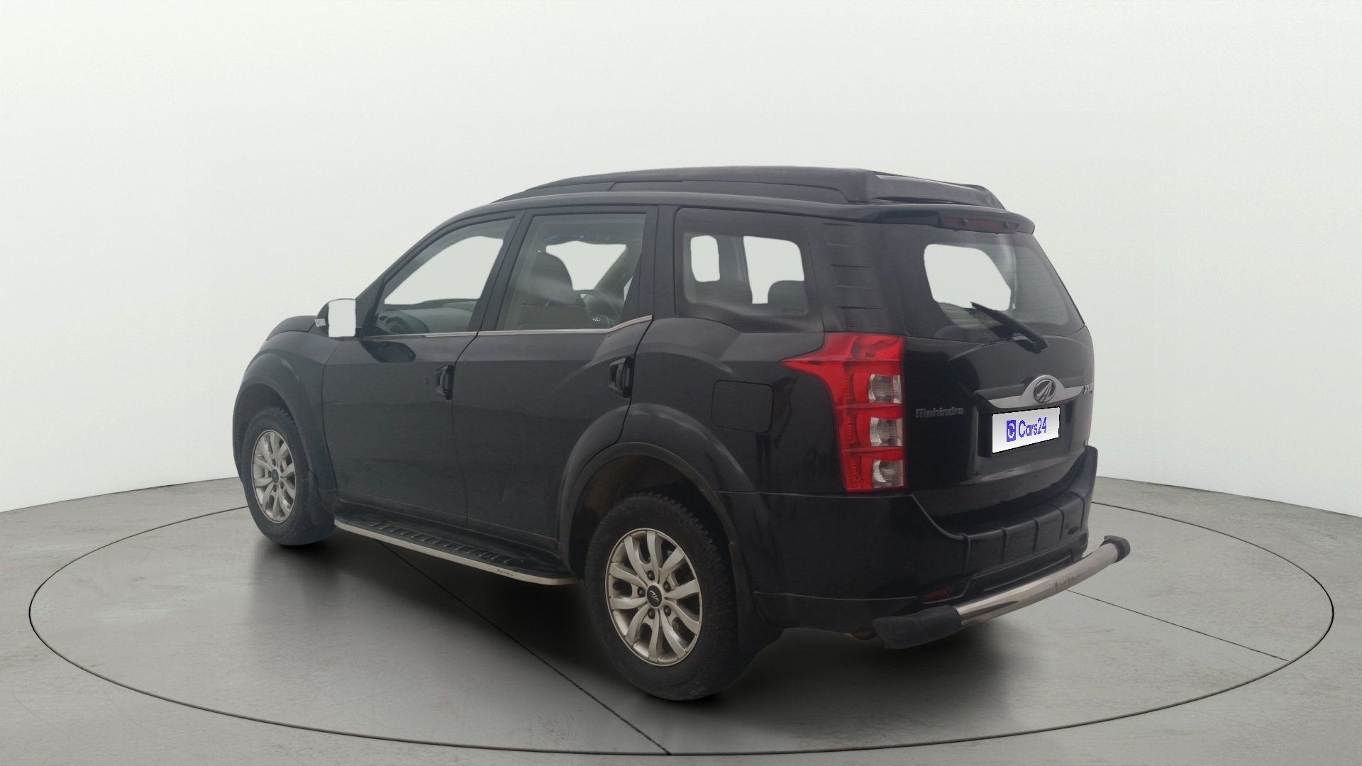 View 2016 Mahindra XUV500 W10 FWD Image 2 Used 2016 Mahindra XUV500 W10 FWD Image 2